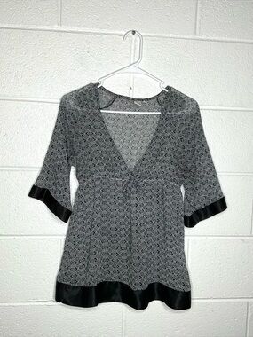 < Y2K SO Sheer Half Sleeve Blouse With Black Trim >